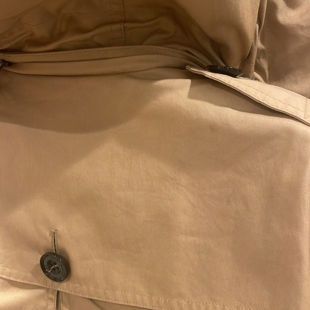 Burberry Tan Trench Coat with Brown Lining - Picture 11 of 14